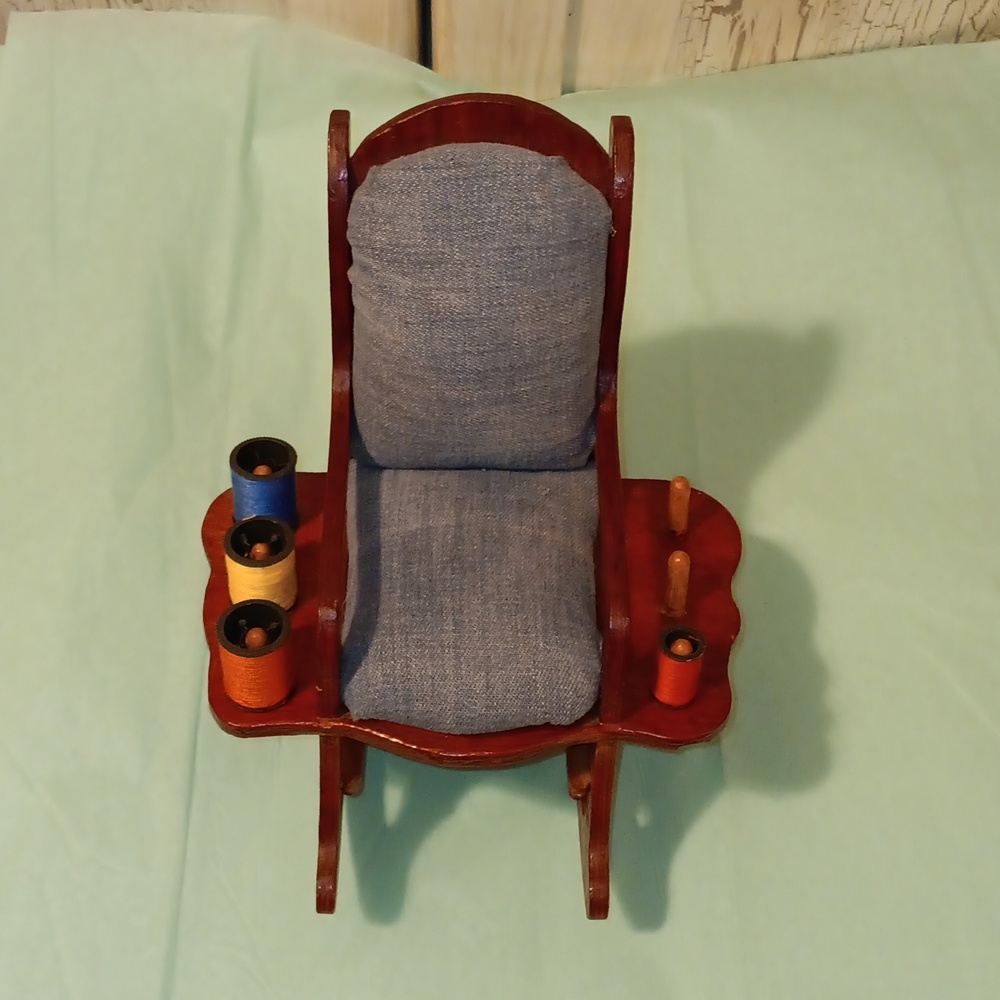 Pin Cushion * Vintage Rocking Chair Pin Cushion / Thread Spool Holder - Picture 3 of 6